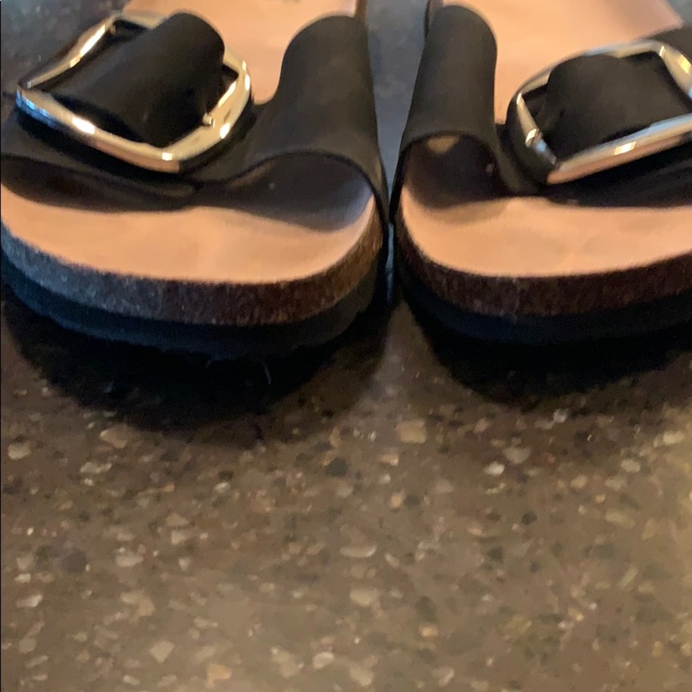 So sandals - Picture 2 of 4
